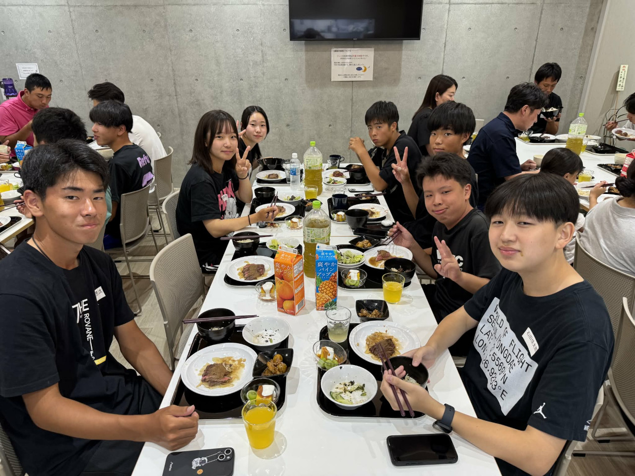 学生寮での食事風景(2)